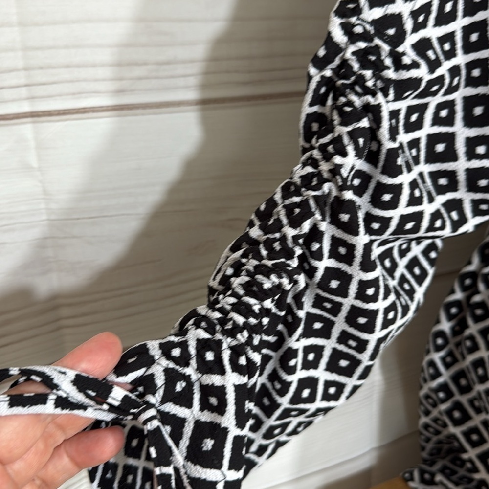 NWT Jones New York Black and White Geometric Tunic Top Size XL - Picture 2 of 8